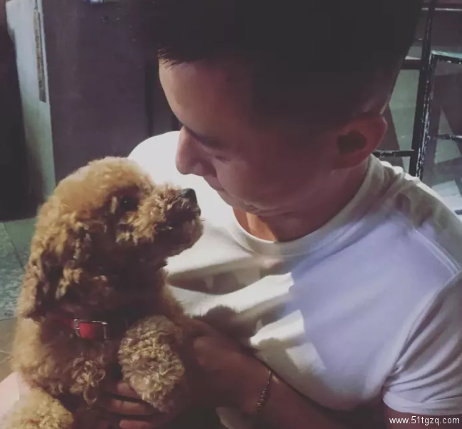 极品运动系肌肉男神，在社交软件里用完美身材疯狂撩粉！ - 51虹马