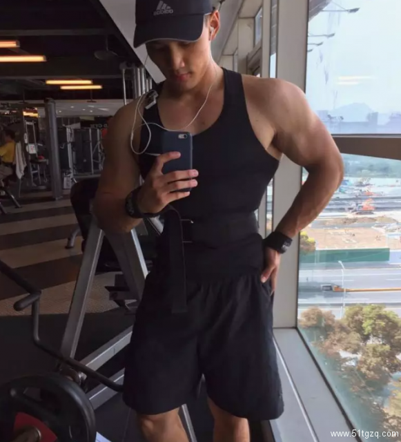 被摄影师宠爱的筋肉大帅哥,是他! - 51虹马 被摄影师宠爱的筋肉大帅哥,是他! - 51虹马