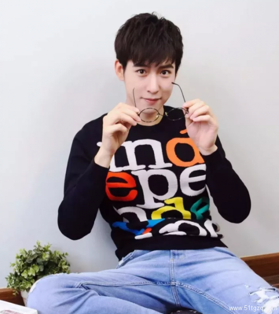 帅哥∣清爽利落比春风还和煦的小哥哥，也能荷尔蒙爆发秀出小腹肌！－－吴昊泽 - 51虹马