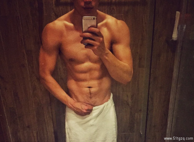 185帅气鲜肉健身私教，用满满的肌肉和大长腿撩你没商量！ - 51虹马