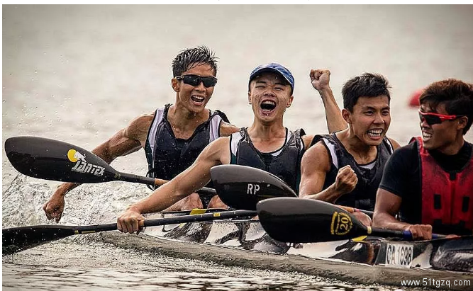 是男模也是飞行员！脱下衣服接受冰水挑战，身材不要太撩人！ - 51虹马
