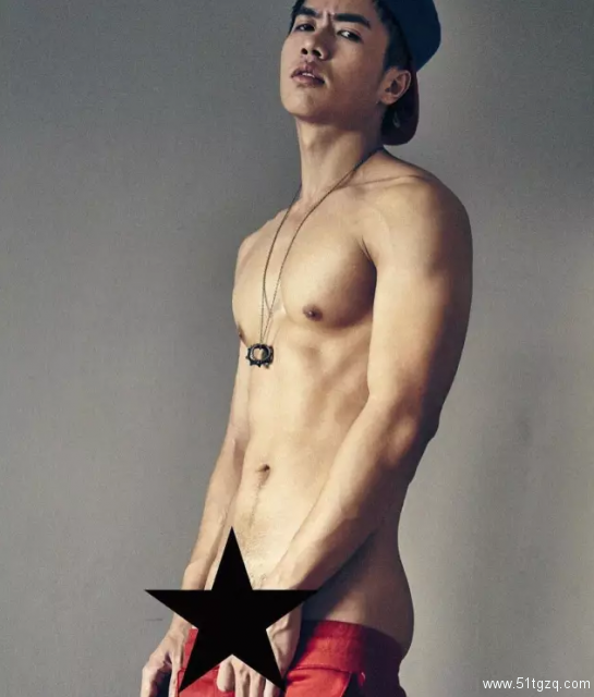 大胸翘臀男模照，实在太火辣了！ - 51虹马