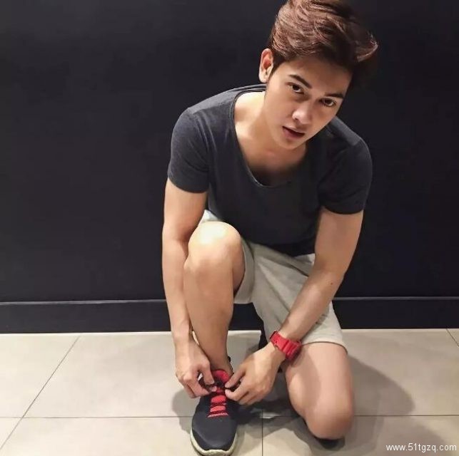 看点∣自带美颜效果的白嫩帅气小鲜肉，除了颜值还有可口的身材！ - 51虹马