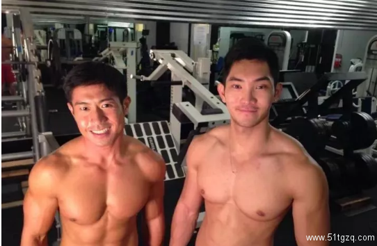 杜达雄男模又下海了，老当益壮的熟男魅力。 - 51虹马