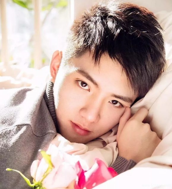 帅哥∣纯天然正宗萌帅小鲜肉，少年感爆棚的校园男神！－－郭宇鹏 - 51虹马