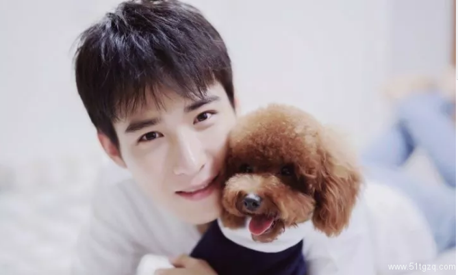 帅哥∣清爽利落比春风还和煦的小哥哥，也能荷尔蒙爆发秀出小腹肌！－－吴昊泽 - 51虹马