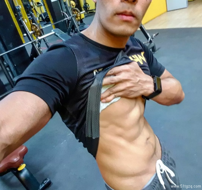 球裤太小丁丁太大？足球帅哥以前原来这么丑！ - 51虹马