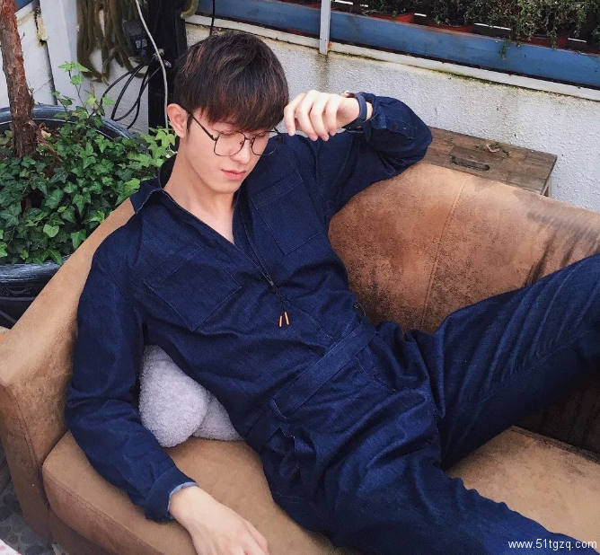 帅哥∣五官俊秀的男生就没有颜值不在线的时候，你缺这样一个学长吗？－－赵星宇 - 51虹马