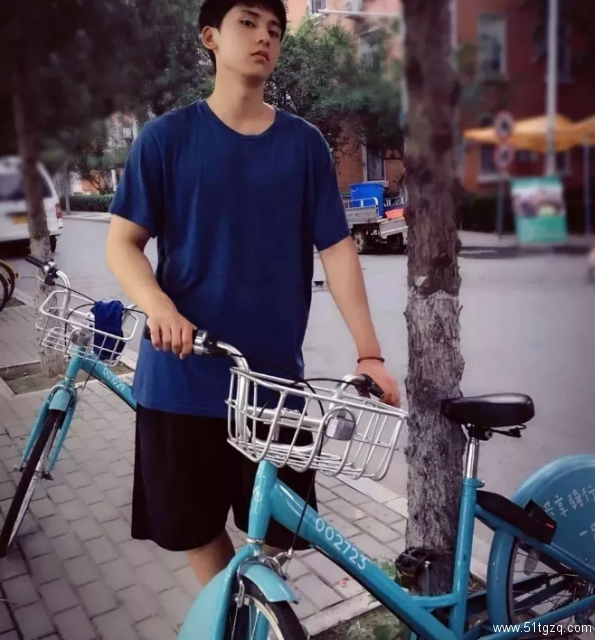 小鲜肉健身男神，人鱼线倒三角，这里有个超级好看的运动小哥等你查收! - 51虹马