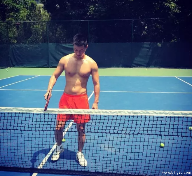 极品运动系肌肉男神，在社交软件里用完美身材疯狂撩粉！ - 51虹马