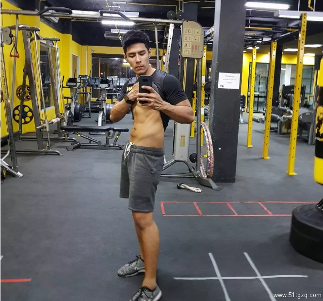 球裤太小丁丁太大？足球帅哥以前原来这么丑！ - 51虹马