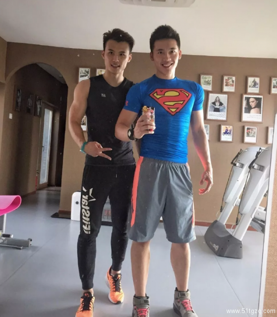 185帅气鲜肉健身私教，用满满的肌肉和大长腿撩你没商量！ - 51虹马