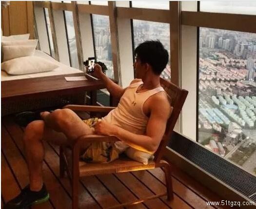 《好男儿》过气明星被扒混圈，出道前竟然还在会所挂牌！ - 51虹马