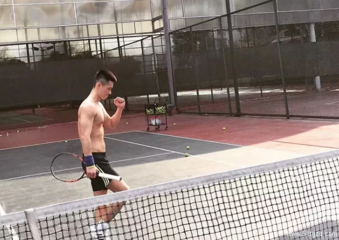 极品运动系肌肉男神，在社交软件里用完美身材疯狂撩粉！ - 51虹马