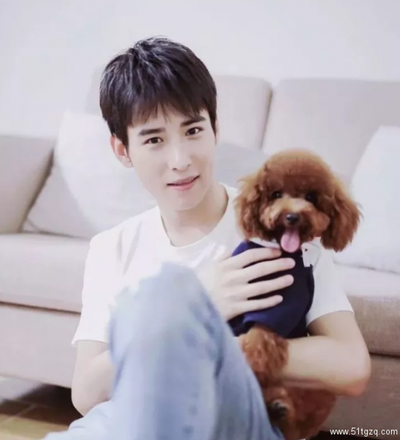 帅哥∣清爽利落比春风还和煦的小哥哥，也能荷尔蒙爆发秀出小腹肌！－－吴昊泽 - 51虹马