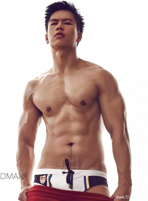 大胸翘臀男模照，实在太火辣了！ - 51虹马