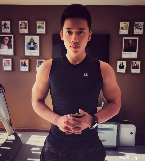 185帅气鲜肉健身私教，用满满的肌肉和大长腿撩你没商量！ - 51虹马