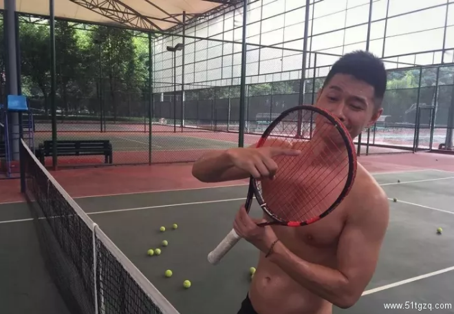 极品运动系肌肉男神，在社交软件里用完美身材疯狂撩粉！ - 51虹马