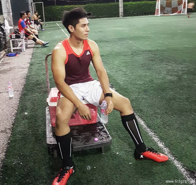 球裤太小丁丁太大？足球帅哥以前原来这么丑！ - 51虹马