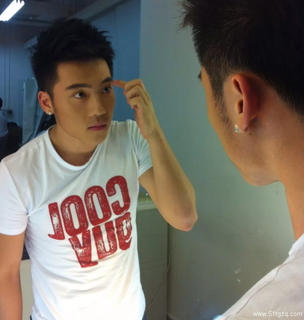 185帅气鲜肉健身私教，用满满的肌肉和大长腿撩你没商量！ - 51虹马