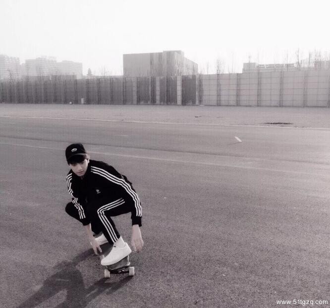 帅哥∣北体187长腿美少年来袭，鲜嫩颜值看到你想哭 - 51虹马