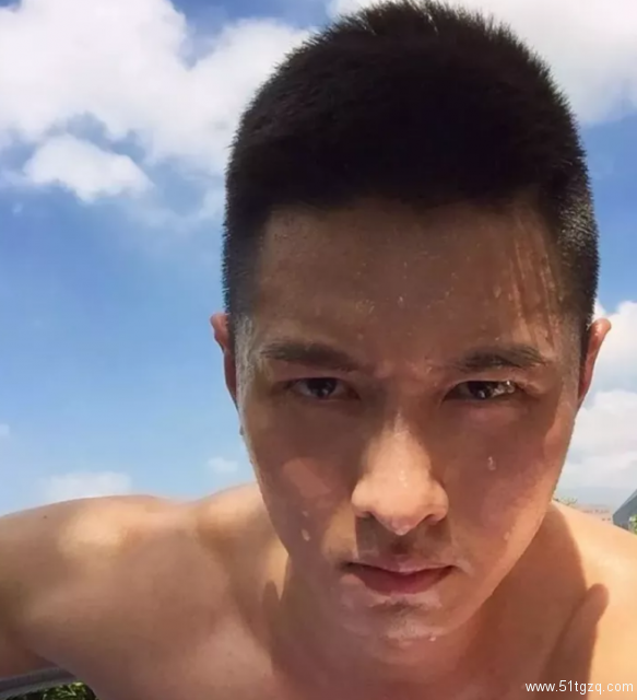 极品运动系肌肉男神，在社交软件里用完美身材疯狂撩粉！ - 51虹马