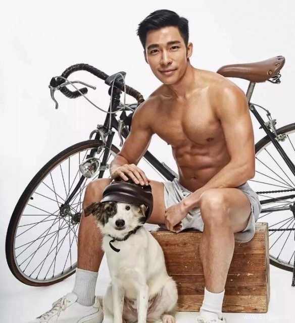 帅“爸爸”运动小短裤下果然藏着巨物 - 51虹马