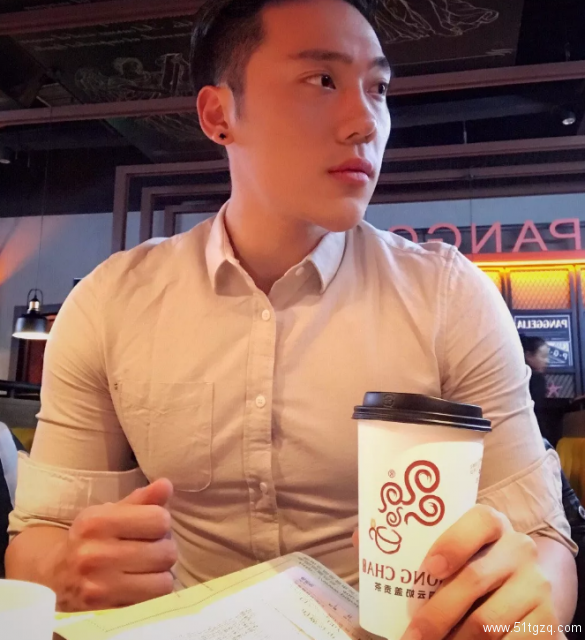 185帅气鲜肉健身私教,用满满的肌肉和大长腿撩你没商量! - 51虹马 185帅气鲜肉健身私教,用满满的肌肉和大长腿撩你没商量! - 51虹马