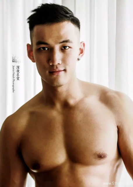 被摄影师宠爱的筋肉大帅哥，是他！ - 51虹马