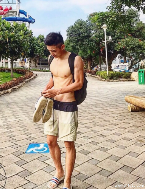 古铜色大长腿、公狗腰，台大体育校草吸粉上万 - 51虹马