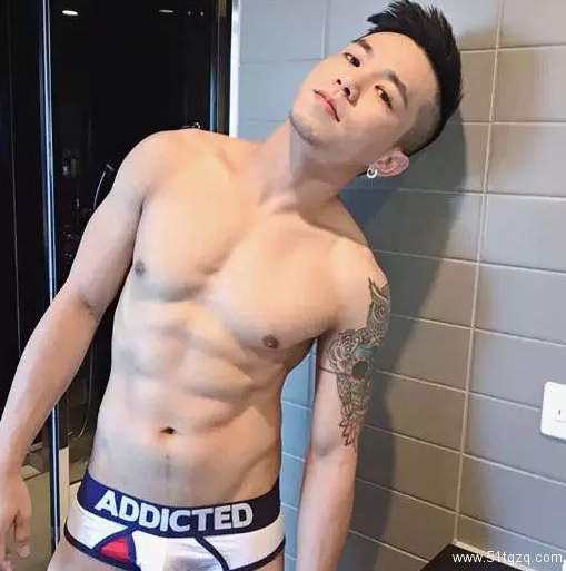 神似名媛一姐的鲜肉boy，竟然撩了这么多好肉老公 - 51虹马