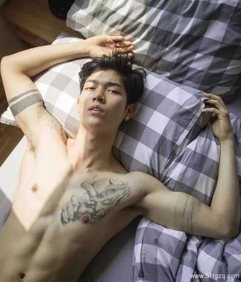 自拍不雅视频网上疯传，偶像男星到警局承认！ - 51虹马