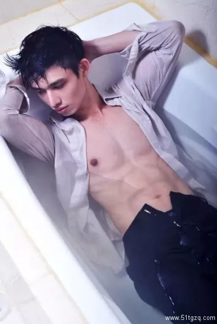 他突然一拔,床单脏了 - 51虹马 他突然一拔,床单脏了 - 51虹马