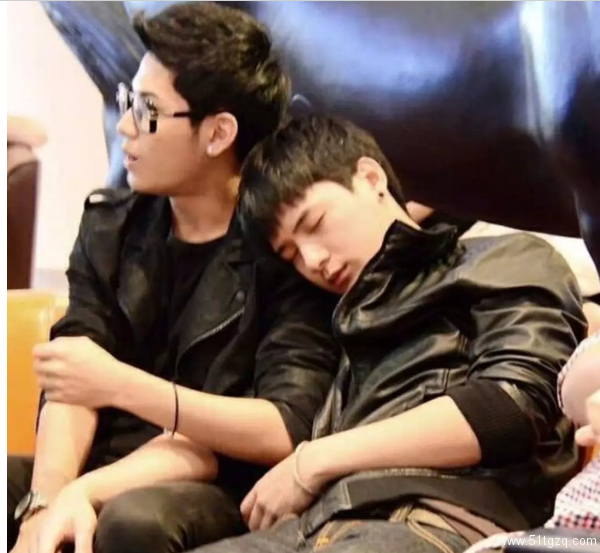 前任实在极品，第一次上来就要绑我，当时直接吓哭了。 - 51虹马