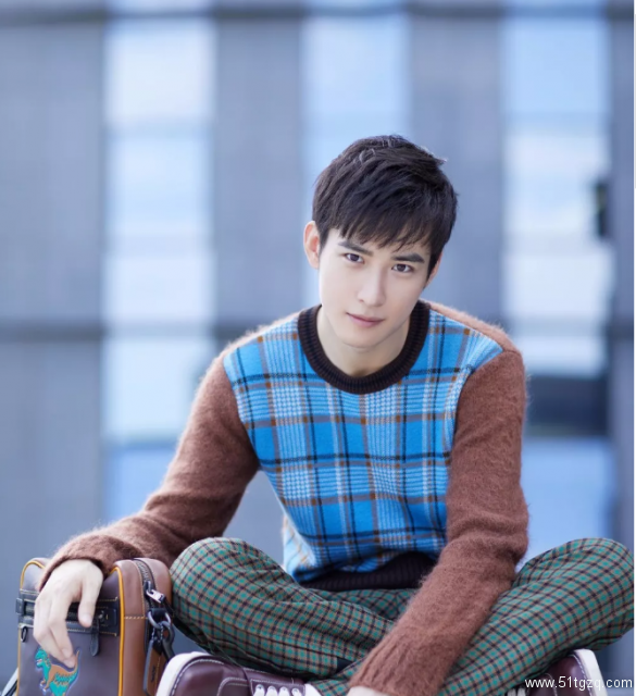 帅哥∣清爽利落比春风还和煦的小哥哥，也能荷尔蒙爆发秀出小腹肌！－－吴昊泽 - 51虹马