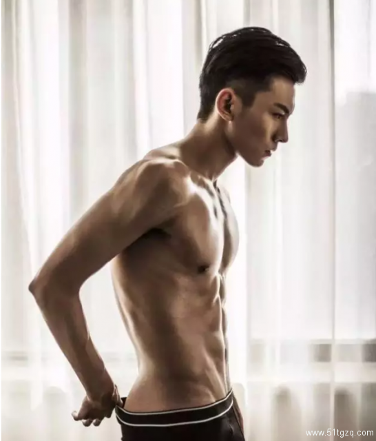 1米88运动型腹肌男生，高颜值大长腿！ - 51虹马