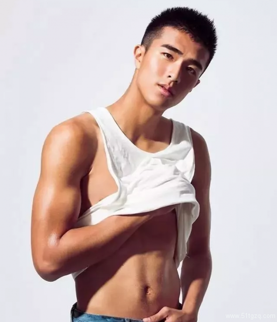 186.cm篮球队直男校草，20岁鲜肉天菜当男模，用肌肉俘获你！ - 51虹马