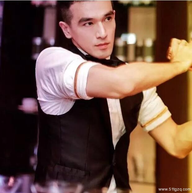 熟男酒保的正装Play，小编醉了！！ - 51虹马