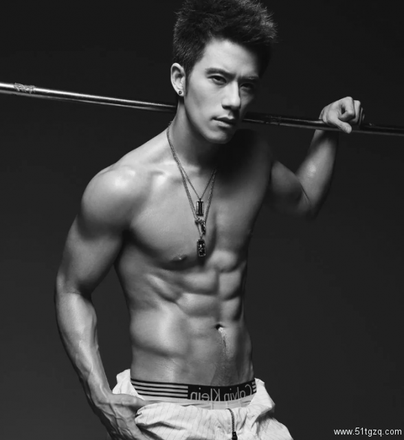 退伍小哥，帅气火入娱乐圈，你看好他吗？ - 51虹马