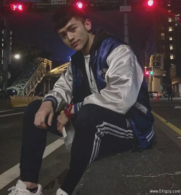 看完《前任3》粗大摩卡攻不要我了。 - 51虹马