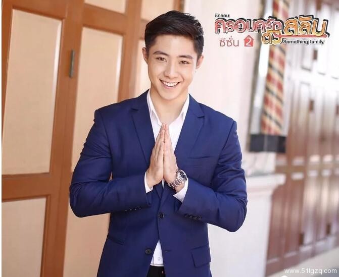 看点∣原味小鲜肉自带美颜效果，超高颜值六块腹肌，嫩的让你上瘾！ - 51虹马