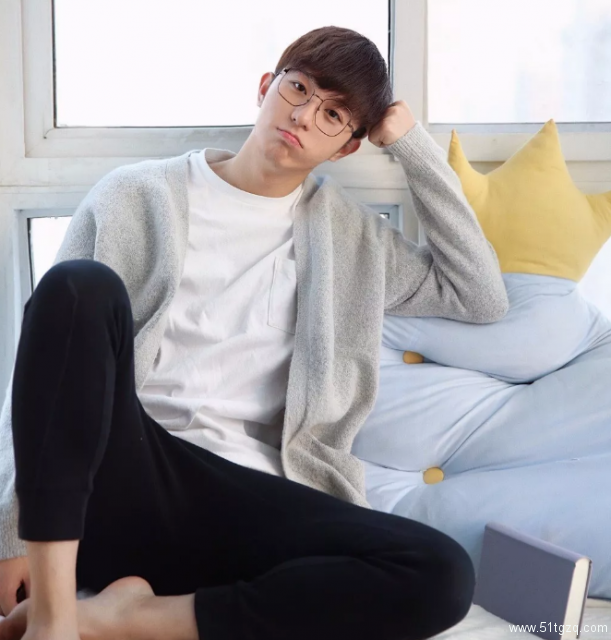 帅哥∣五官俊秀的男生就没有颜值不在线的时候，你缺这样一个学长吗？－－赵星宇 - 51虹马