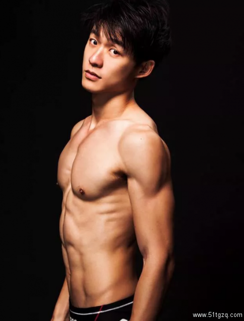 童颜巨肌的台湾游泳教练INS被扒出，也就看了几百遍 - 51虹马