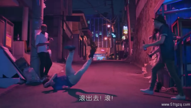 《深郁之蓝》:高颜值导演的迷情夜,亚裔也出了位多兰? - 51虹马 《深郁之蓝》:高颜值导演的迷情夜,亚裔也出了位多兰? - 51虹马