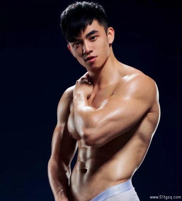 台湾网红直男体育生肌肉写真，身材堪比男模！ - 51虹马