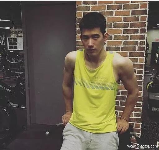 《好男儿》过气明星被扒混圈，出道前竟然还在会所挂牌！ - 51虹马