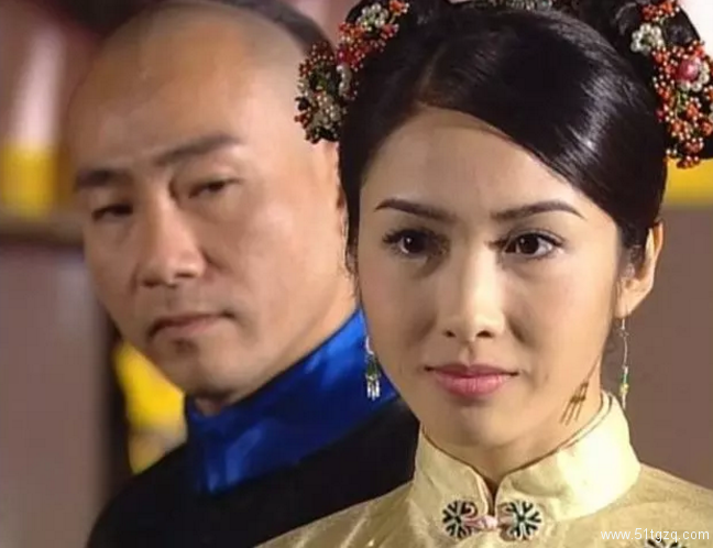 简直了！52岁香港【男星林保怡】与小鲜肉海边嬉戏竟硬了 - 51虹马