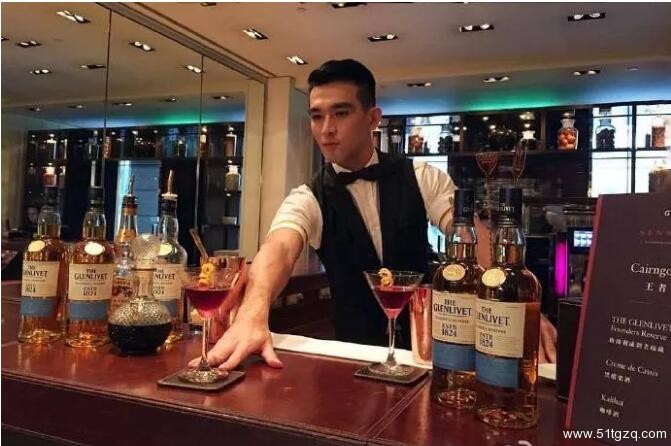 熟男酒保的正装Play，小编醉了！！ - 51虹马