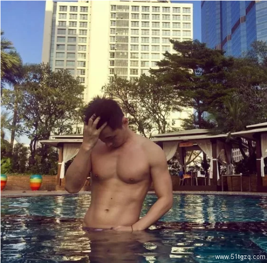 极品运动系肌肉男神，在社交软件里用完美身材疯狂撩粉！ - 51虹马