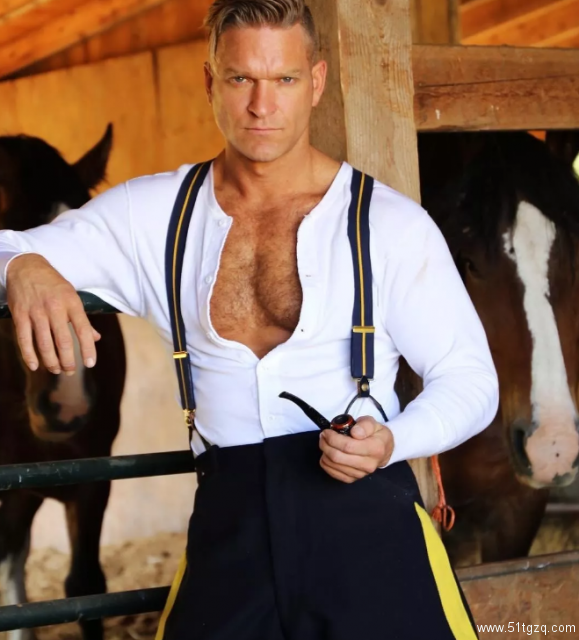 用“小弟”画画的大艺术家 捷豹huge到爆 - 51虹马